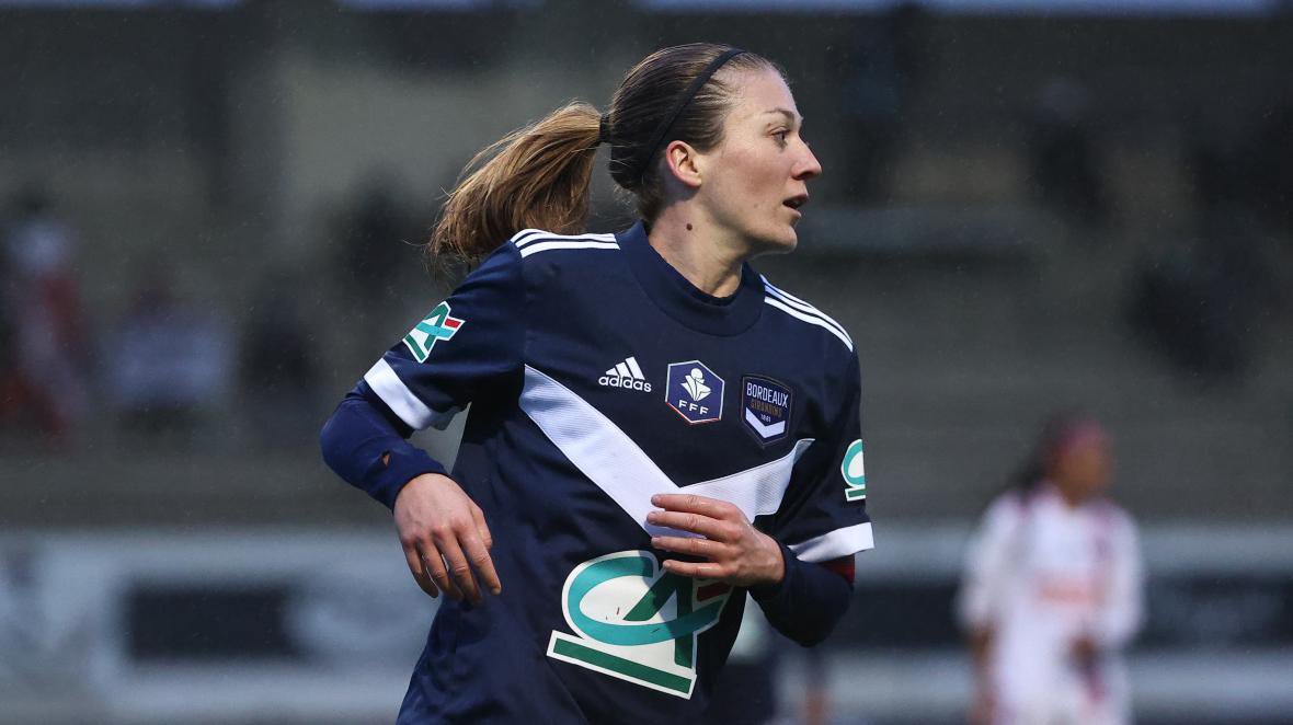 🚨 Andréa Lardez (31 ans), capitaine historique des Girondines, annonce qu’elle ne jouera pas - pour l’instant - en D3 cette saison.

Elle dénonce la politique du club avec l’équipe féminine :

❌ Le non-renouvellement du coach Romain Vitry, malgré une montée en D3 et une coupe