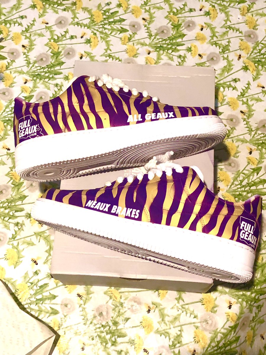 Coach_Beckmann's tweet photo. LIVING NEAUX LIMITS
w/ the King of Customs - Hudson Gough @hudd4x 👟🐯✈️
#FullGeaux | #941 | #AllNightFlight | #AllGeauxNeauxBrakes https://t.co/25S3W8KVLQ