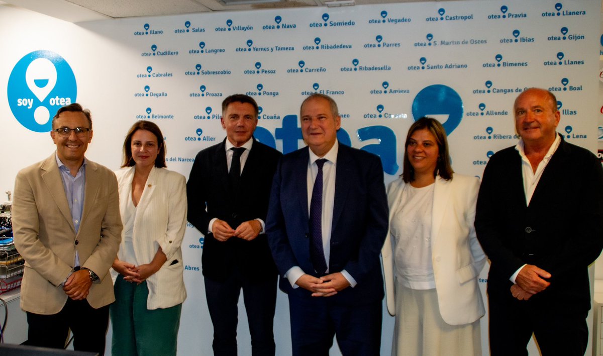 oteainforma's tweet photo. 📸: Visita del ministro Jordi Hereu a la sede de #OTEA, en Oviedo.
Por la izda, el vicepresidente de Otea, Fernando Corral, la delegada de gobierno, Adriana Lastra, @josealmeida20_ , el ministro Hereu, la consejera Gimena Llamedo y el vicepresidente de Otea, Javier Martínez. https://t.co/JfOabYFr2J