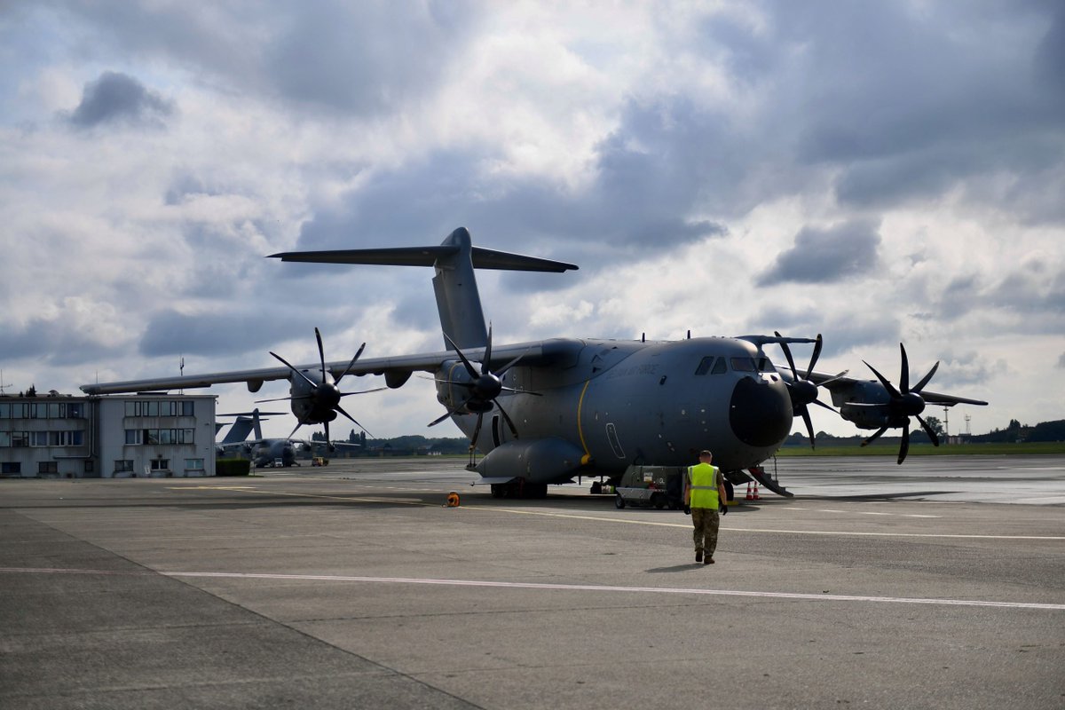 In de komende dagen zal een 🇧🇪 militair #A400M-transportvliegtuig opnieuw humanitaire hulpgoederen droppen boven de #Gazastrook. De operatie is onderdeel van de internationale missie Cerulean Skies 2 beldefnews.mil.be/nieuwe-humanit…