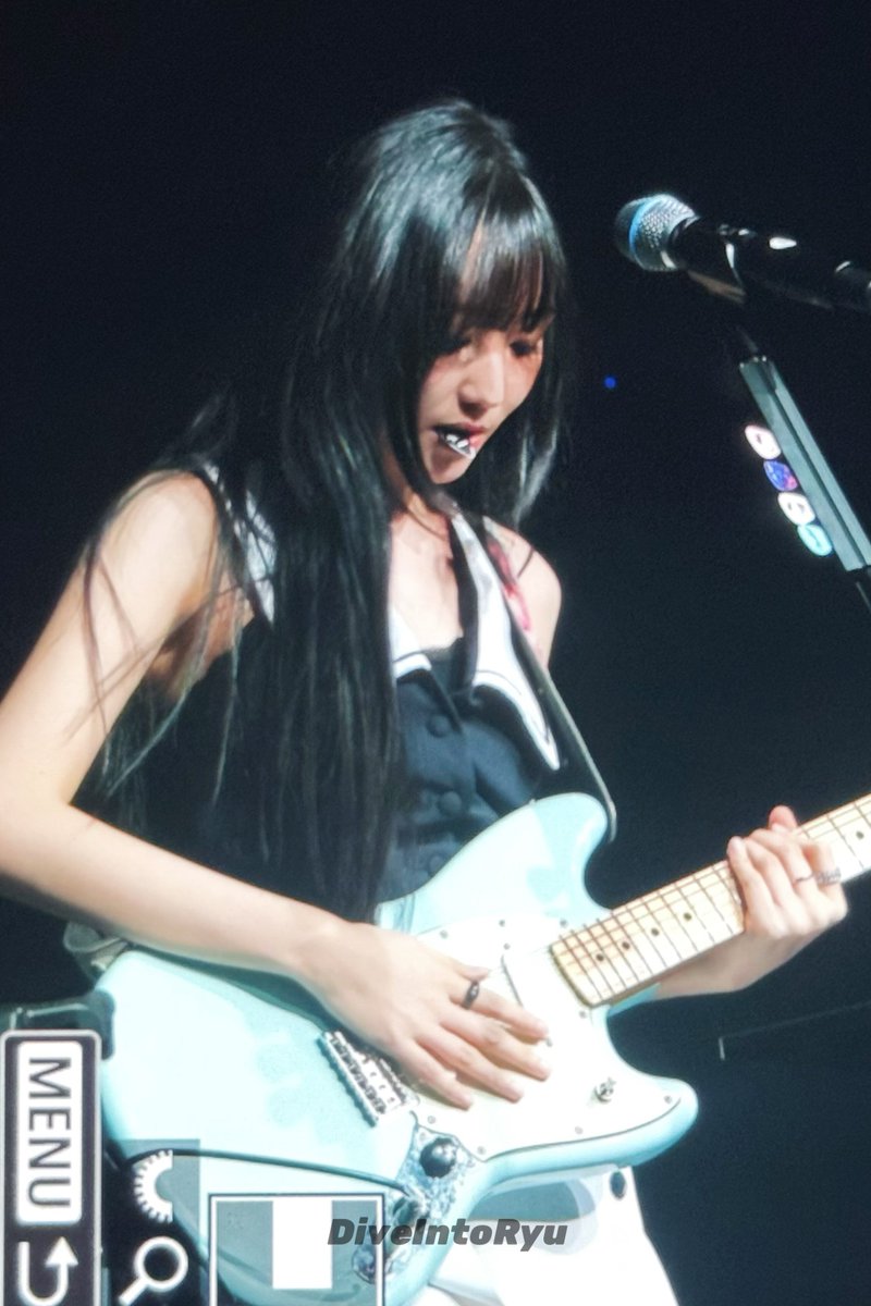 250801 Newcar 콘서트
피크 물고 기타 치는 게 반칙이다…

<a href="/iloveryu_jpg/">류수정</a> 
#러블리즈 #LOVELYZ 
#류수정 #RYUSUJEONG