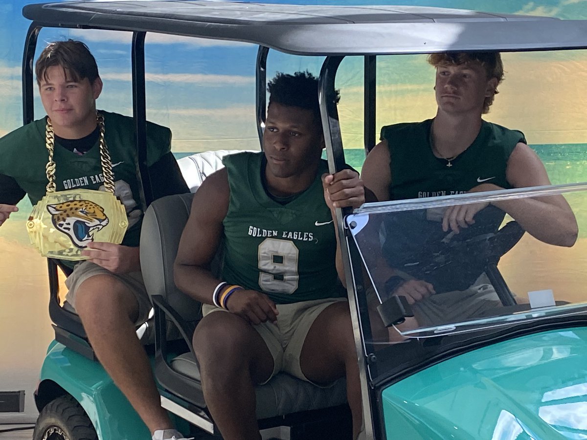 Fleming Island Football 🦅 (@fihsfootball) on Twitter photo Duuuuval. A little fun representing The Island at EverBank. #soarhigher #playfast Duuuuval. A little fun representing The Island at EverBank. #soarhigher #playfast