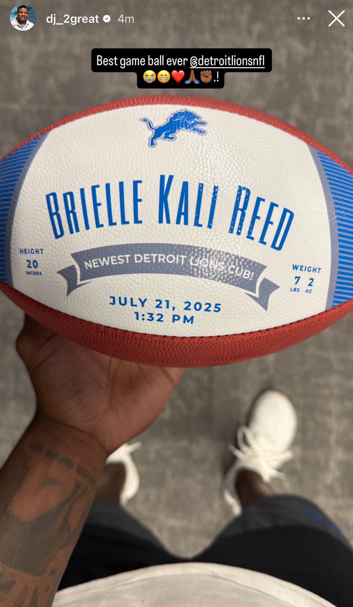 The Lions gifted CB DJ Reed a custom game ball after the birth of his daughter last month 🥹