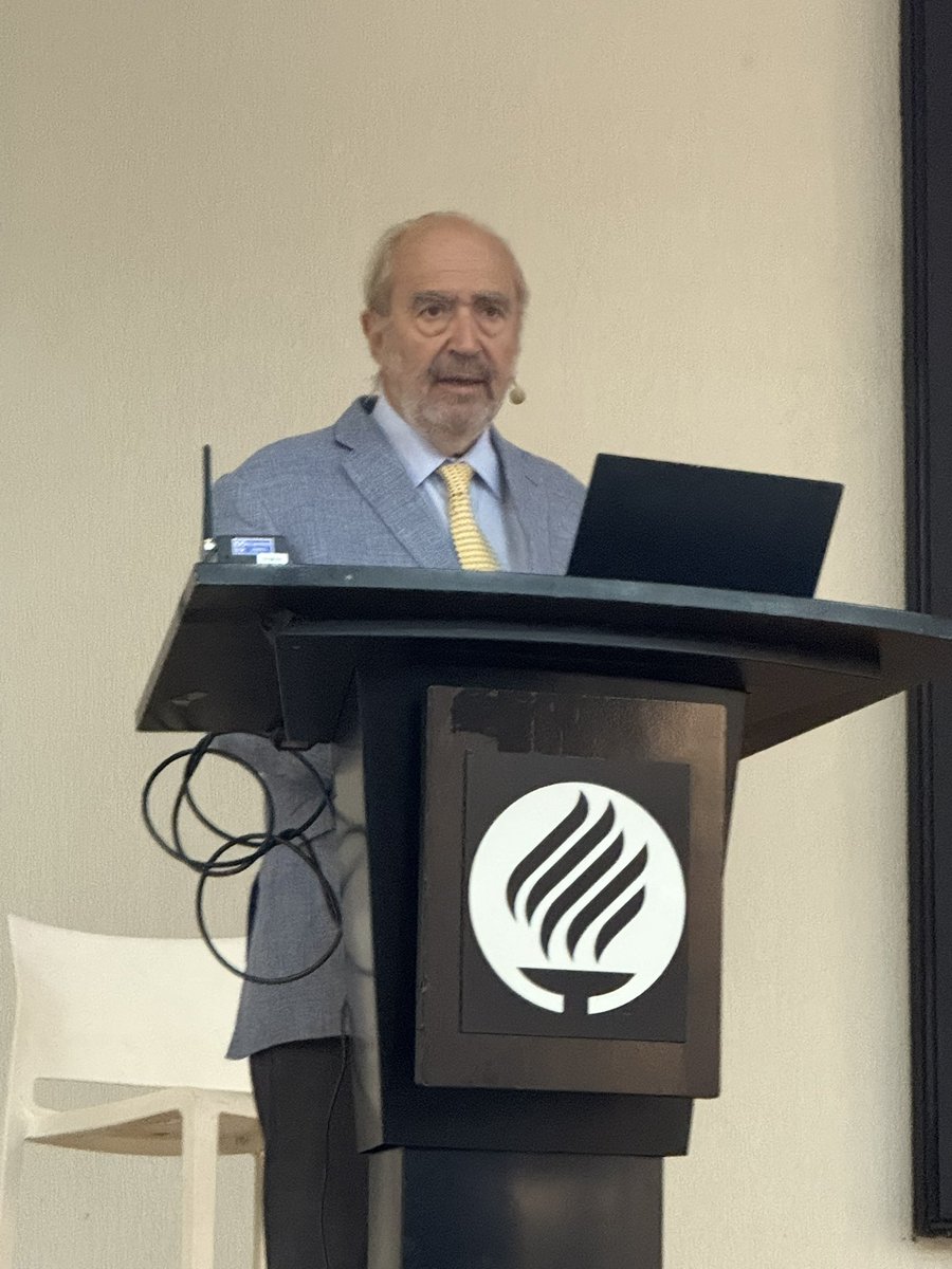 PerioMX's tweet image. “Debemos de dejar atrás el término de cobertura radicular. El término correcto es regeneración de los tejidos gingivales, ya que incluso la cobertura radicular la podemos lograr sin cirugía al momento de poner nuestro dedo encima de cualquier recesión”.
#massimodesanctis