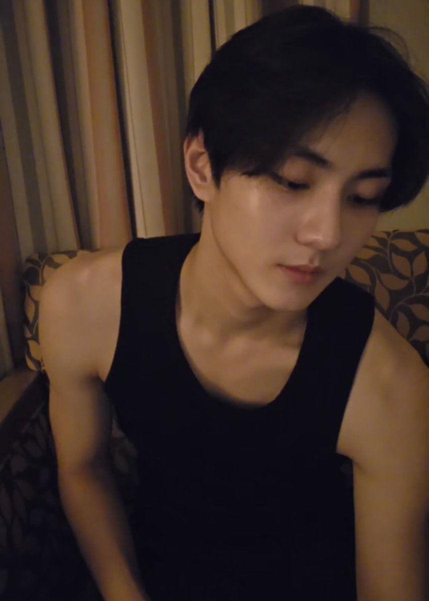 fleurseptber's tweet image. จะแว่น จะตี๋ จะยิ้มหวานก็ให้ได้หมดอะ