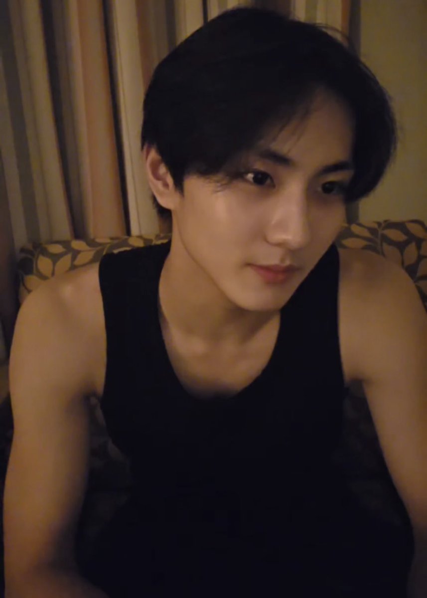 fleurseptber's tweet image. จะแว่น จะตี๋ จะยิ้มหวานก็ให้ได้หมดอะ