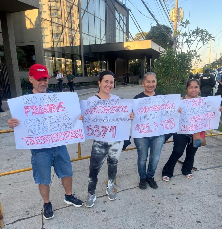 Estamos atentos a ustedes no la caguen carajo!! Este país no soporta 5 años más con los zurdos aún cuando la oposición no sea de nuestro agrado. <a href="/SDoriaMedina/">Samuel Doria Medina</a> <a href="/tutoquiroga/">Tuto Quiroga</a> <a href="/ManfredBolivia/">Manfred Reyes Villa</a> <a href="/JaimeDunn_/">Jaime Dunn</a> <a href="/JoseCarlosSV83/">José Carlos Sánchez Verazain</a> <a href="/tufisaravia/">Antonio Saravia</a> <a href="/AgustinZambrana/">𝗔𝗚𝗨𝗦𝗧𝗜́𝗡 𝗭𝗔𝗠𝗕𝗥𝗔𝗡𝗔 𝗔𝗥𝗭𝗘</a> <a href="/LuisFerCamachoV/">Luis Fernando Camacho</a> <a href="/BrankoSCZ/">Branko Marinkovic</a>