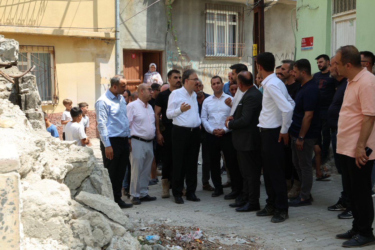 Siirt Belediyesi (@siirtbel) on Twitter photo 📍 Sakarya Mahallesi
Cuma namazı sonrası vatandaşlarımızla bir araya gelen Valimiz ve Belediye Başkan V. Sayın <a href="/Dr_KemalKzlkaya/">Dr. Kemal KIZILKAYA</a> , mahalle sakinlerinin talep ve beklentilerini dinledi.
👣 Mahalle sokaklarında vatandaşlarla birlikte yürüyerek metruk binaları yerinde inceledi.
⚠️ 📍 Sakarya Mahallesi
Cuma namazı sonrası vatandaşlarımızla bir araya gelen Valimiz ve Belediye Başkan V. Sayın <a href="/Dr_KemalKzlkaya/">Dr. Kemal KIZILKAYA</a> , mahalle sakinlerinin talep ve beklentilerini dinledi.
👣 Mahalle sokaklarında vatandaşlarla birlikte yürüyerek metruk binaları yerinde inceledi.
⚠️