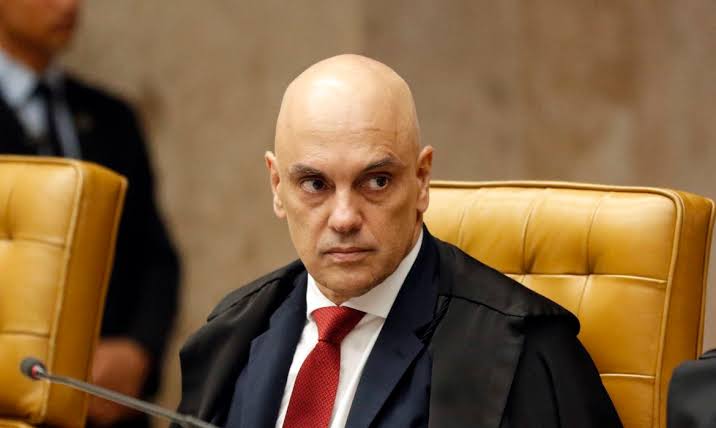 “Se enganam sobre quem estão enfrentando”.

“Acham que estão lidando com pessoas da laia deles, que estão lidando também com milicianos.
(Alexandre de Morais).

Alexandre de Morais é um homem com ausência de medo, não há como intimidar alguém que tanto faz se vive ou morre.