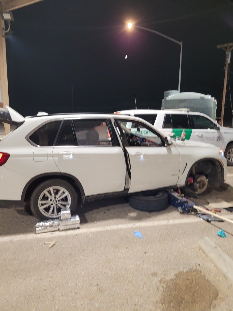 This K9 and his #Indio handler hit the jackpot! 

🟢 221.4 pounds of crystal meth 
➡️ worth an estimated $188,190
🟢 6.8 pounds of cocaine 
➡️ worth an estimated $152,320

Yet another win for our immigration checkpoints—these play an essential role in catching the BAD things and