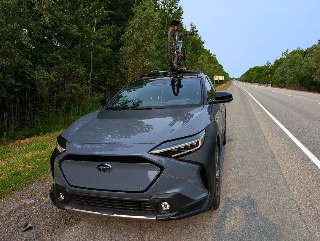 Charged up and chasing horizons. 🚴‍♂️⚡️ #Solterra (📸: Darrell Dye)

Rechargée pour parcourir les horizons. ‍🚴‍♂️⚡️