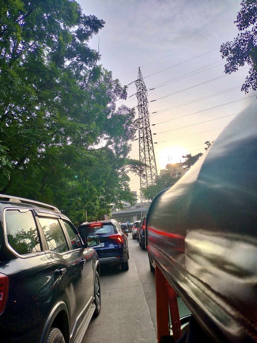 Co-existence 🌳🗼☀️🌥️🚗🚔

#theme_pic_india_sunsets
#theme_pic_India_streets