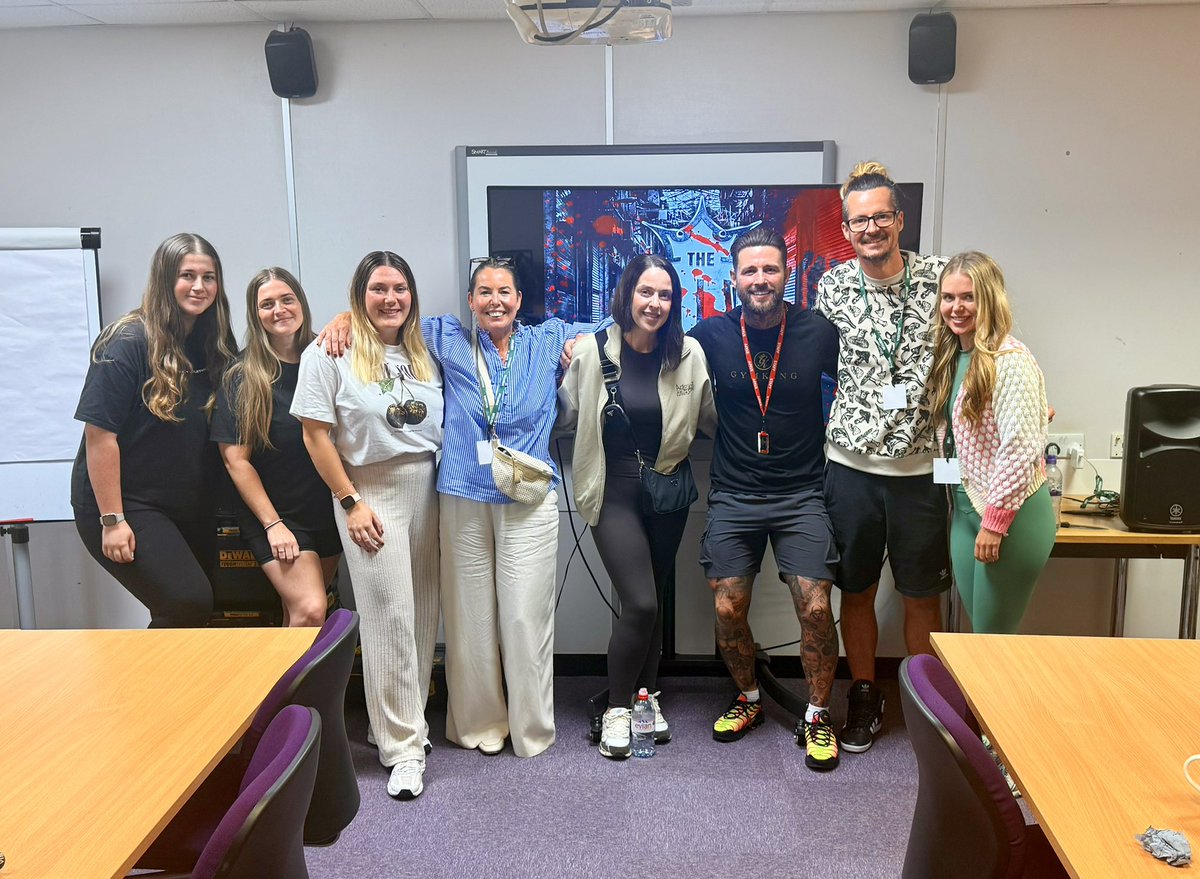 A powerful week of staff training across the Northwest 💼🌍

Helping care workers gain the tools to better support young people affected by knife crime. 💚🔪🚫
Honoured to meet and teach some truly inspiring individuals doing life-changing work every day.

Together, we can break