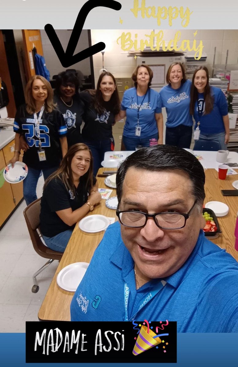 CHSWLanguage's tweet image. joyeux anniversaire to Madame Assi! Hope you had a fantastic day.