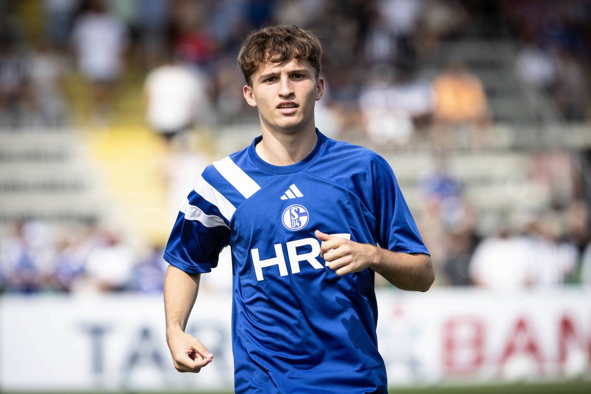 nc145_'s tweet image. Vitalie Becker in 90 minutes versus Hertha #BSC 

• 4/4 tackles 💪
• 5 clearances 🧹
• 10 passes into the final third🎯
• 0 times dribbled past🚫
• 13 defensive actions total🛡️
#S04 #2BL
