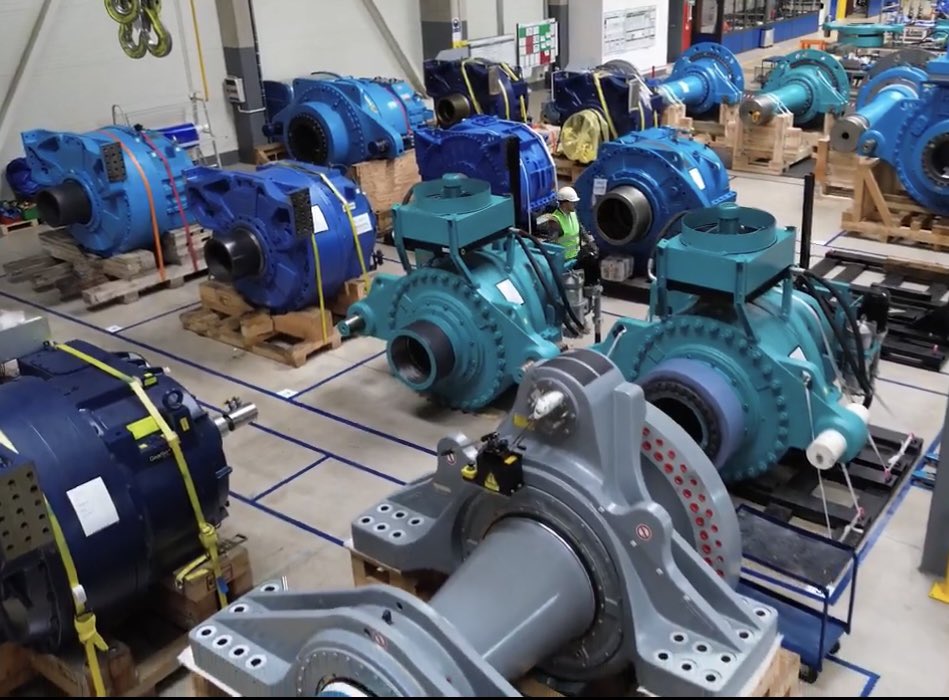 Pierwsza Polska turbina wiatrowa coraz bliżej‼️
Famur w Katowicach, przez lata światowy lider w produkcji kombajnów górniczych, produkuje już przekładnie do turbin⤵️, w Koszalinie posiada spółki serwisującą już eksploatowane wiatraki i szkoląca przyszłych serwisantów.
Sukcesów💪