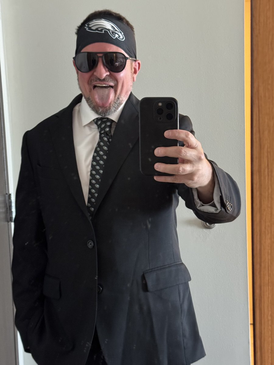 ChipReiderson's tweet photo. When you have to bring the black tie formal secksee but still support the team. 🦅
#GoldJacketDinner https://t.co/FcFQgO4pXn
