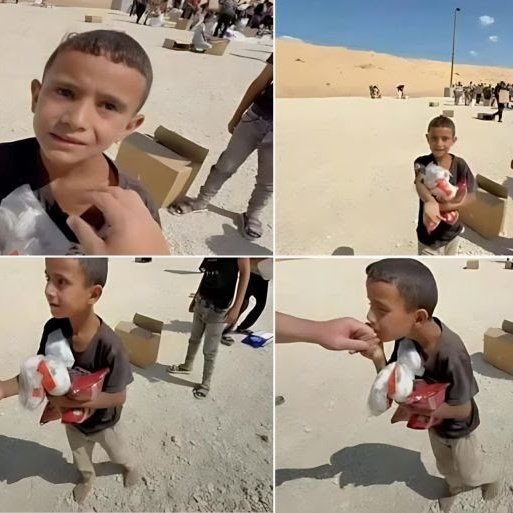 Ayakkabısız ayaklarıyla 12 kilometre yürüdü…
Adı Amir’di. Küçücük bedeniyle, Gazze İnsani Yardım Vakfı’ndan istifa eden Amerikalı subay Anthony Aguilar’ın elini öptü, yardım istedi.

Subay Aguilar, görevinden şu sözlerle istifa etmişti:

“Orada çocuklar öldürülüyor. Ve ben bu