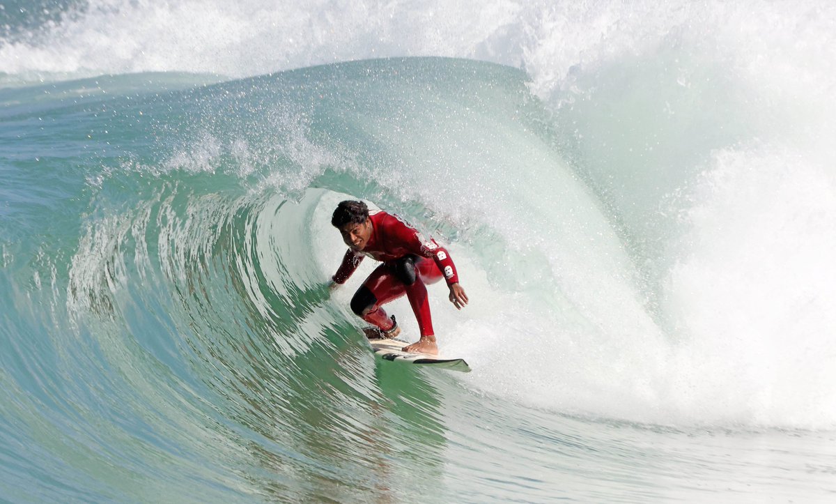BobKarpDR's tweet image. GABRIEL PALMEIRA of Rio deep in the barrel, mastering one of surfing’s most iconic maneuvers. #Arpoador, wedged between #Ipanema and #Copacabana, is famed for its consistent left-hand waves and dramatic sunrise conditions. Absolutely a one in a million image for me. #Surfistas