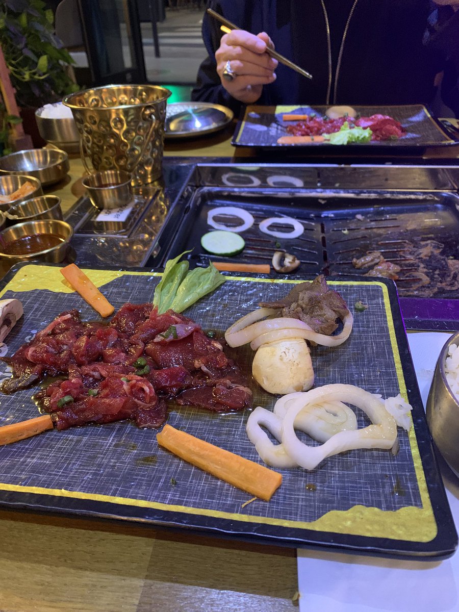 sunhoshilix's tweet photo. resto coreen avec le daron #coreenne #oppa #annyeong #gogi https://t.co/ZGAkaNGzSC