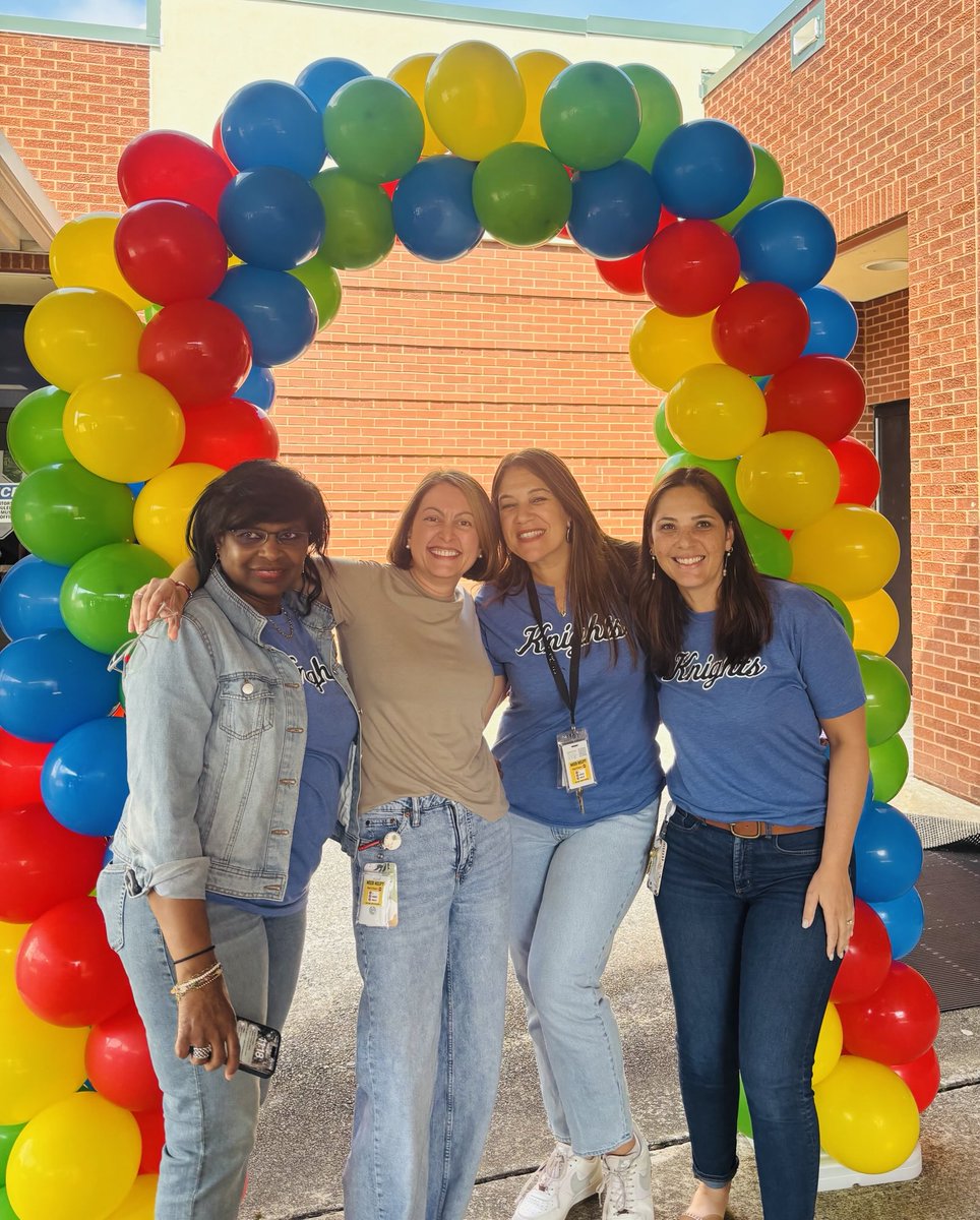 CHSWLanguage's tweet image. Today many of our school partners came to ⁦⁦@The_CHSKnights⁩ to celebrate teachers. #fun #teacherappreciation