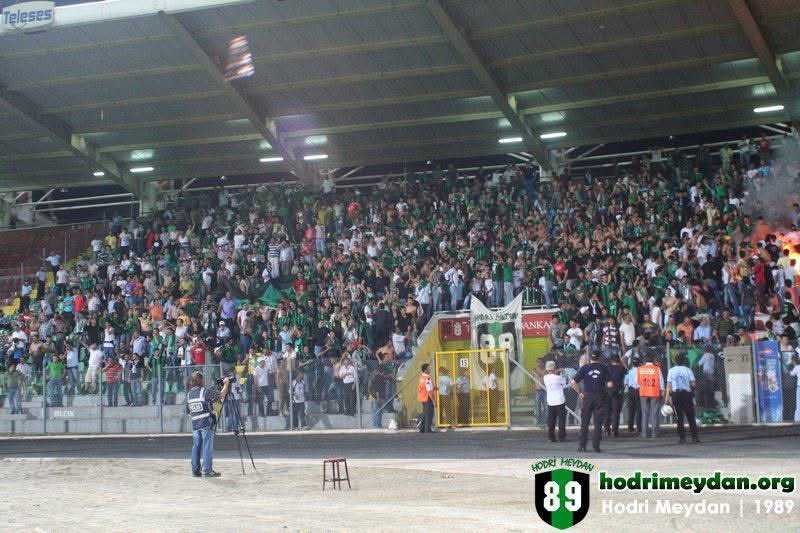 2008-2009 sezonu 1.hafta karşılaştığımız Gençlerbirliği deplasmanında kapalı gişe 19 Mayıs Stadyumundayız. Nenad Jestrovic’in golüyle 1 puan ile Ankara’dan dönmüştük umarım Trabzon deplasmanında da iyi başlarız. Bizler inandık sizde inanın..!!!
#Kocaelispor