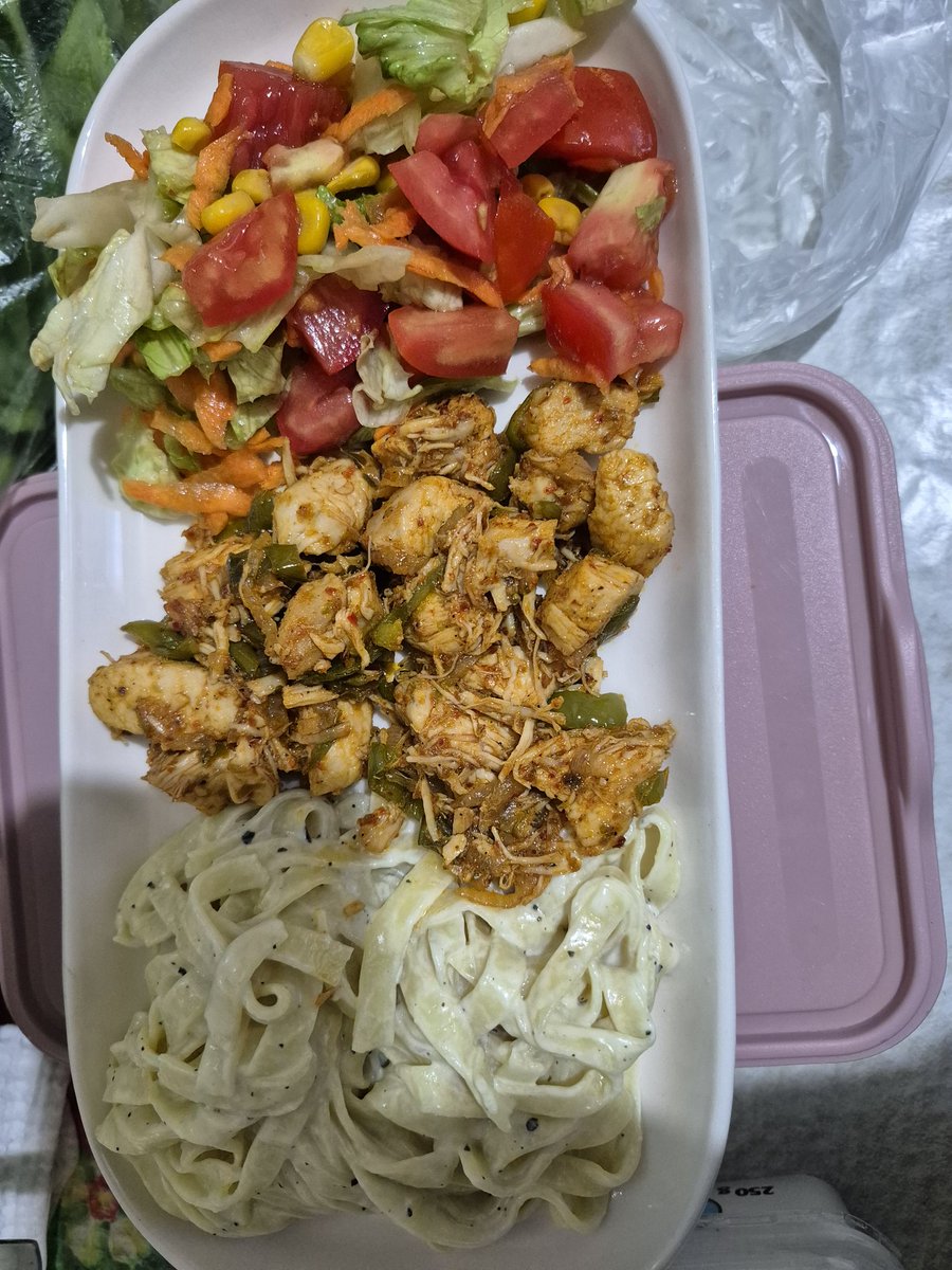 Danilo chef benim getir götürümü yapar 😌 (salatayı ben yaptım)