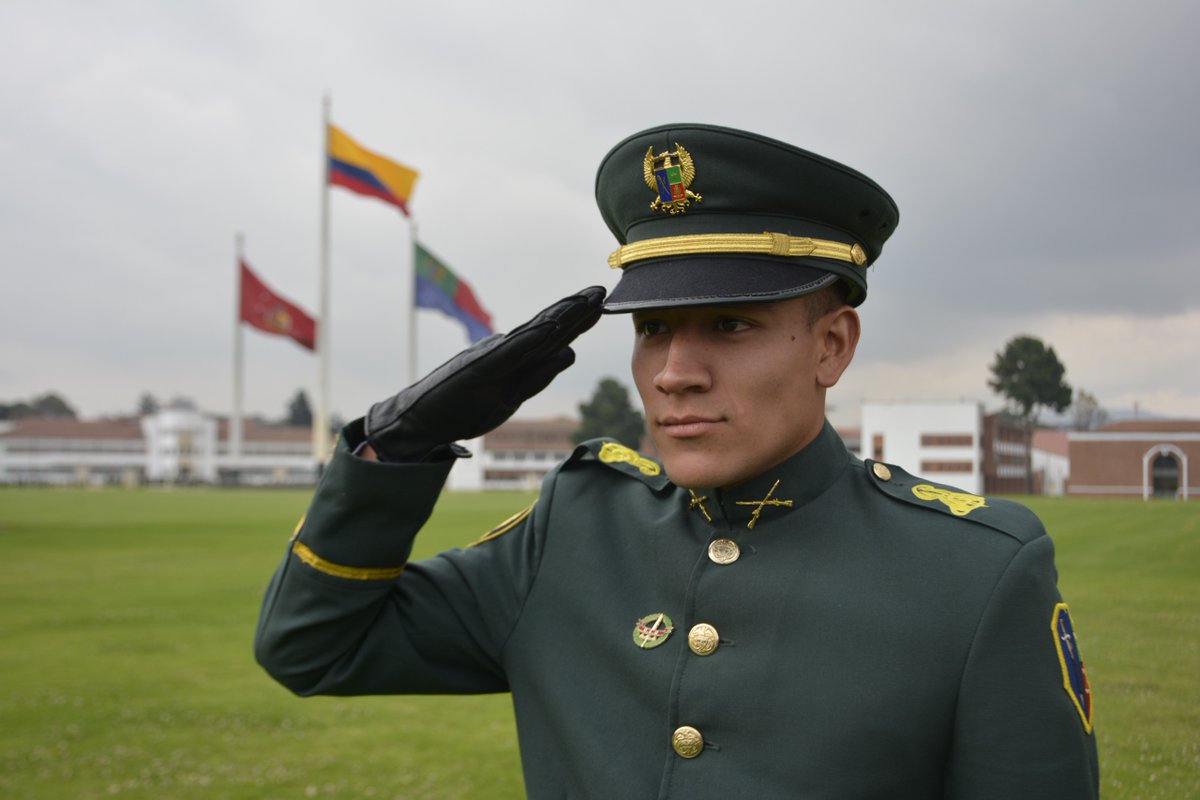 ESMIC_EJC's tweet photo. #SabiasQue|| ¿Servir a la patria empieza en el aula?. 

En la #ESMIC, la formación académica es parte esencial del camino para formar oficiales íntegros, capaces y comprometidos a liderar y proteger a Colombia.

#EducaciónMilitar https://t.co/r86HxBGrhd