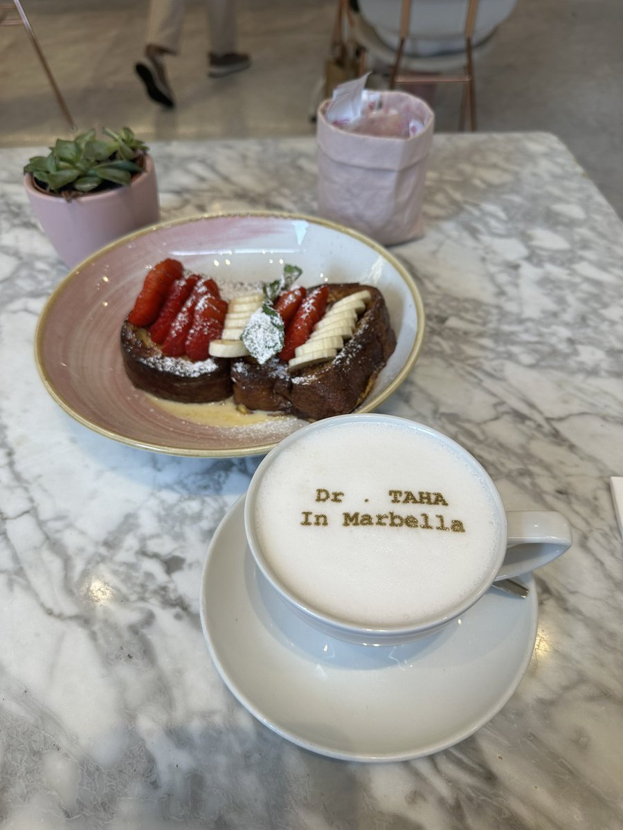 سفرتي كانت ١٠ أيام في إسبانيا، 🇪🇸 
حرفيًا أجمل أيام عشتها: 
راحة، انبساط، وشعب راقٍ ولطيف.

بعدها قضيت يوم ترانزيت في إسطنبول … 
وكان أسوأ يوم!
شعب متهجم، تكاسي تنصب، 
مطاعم تلعب بالفواتير، وكأنك عبء عليهم.

ليش نصرف علي بلد شعبها ما يطيقنا ؟!
كفاية مجاملات وتلميع ، اصحوا يا