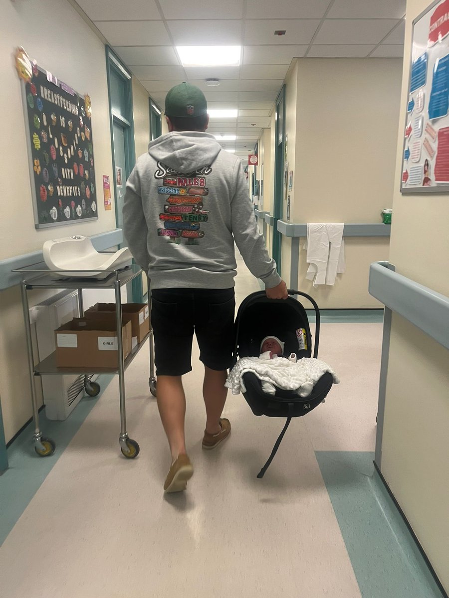 Andrew Thomas tweet media