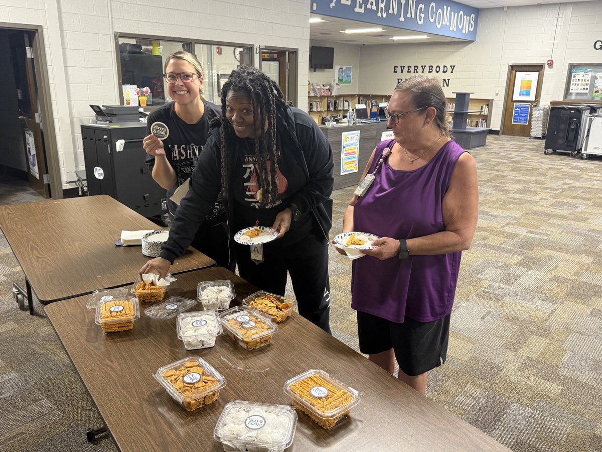 Final Day 🤩. Leading PD w/our lovely TTIS Lindsay. Teaching about our new <a href="/GetClearTouch/">Clear Touch</a> boards, technology care, our future LLC plans 😏, and overall Library Nuts &amp; Bolts. Congrats to the Giveaway Winners, a new book &amp; <a href="/zoobeanreads/">Beanstack</a> bags 👏🏾.
