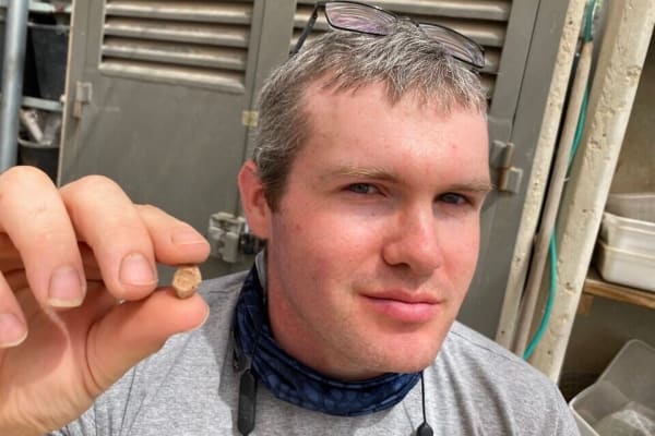 all_israel_news's tweet photo. Ancient clay seal with biblical name found near Temple Mount in Jerusalem https://t.co/fmL90xR2sB

#Israel #AncientJerusalem #BiblicalArchaeology #TempleMount #ArchaeologyFinds #HebrewHistory #Jerusalem #History #AncientIsrael #SiftingProject https://t.co/fk7gvnuAvR