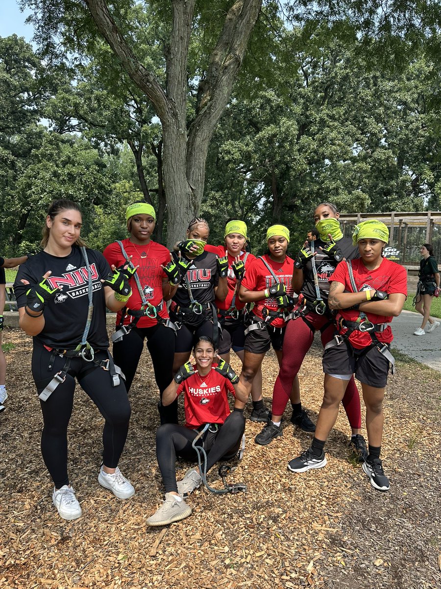 Huskies off the court for the day ☀️🐾

Part 2: Ropes and Zip Line Course 😎
