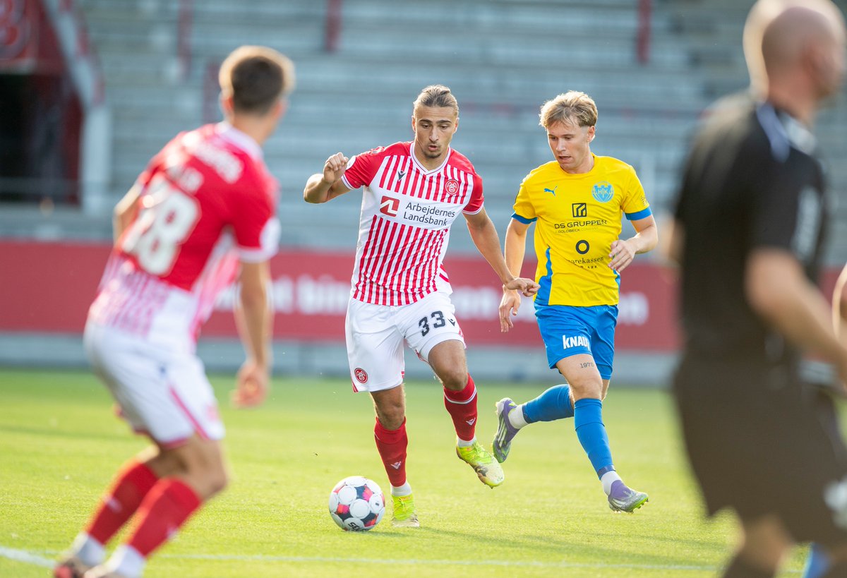 AaB TV: AaB-Hobro I.K. 1-1

Tre minutters sammendrag af fredagens pointdeling mod Hobro I.K., hvor Oliver Ross stod for vores scoring.

👉 aabsport.dk/nyheder/2025/a…

#SammenOmAaB #AaB #SuperAaB