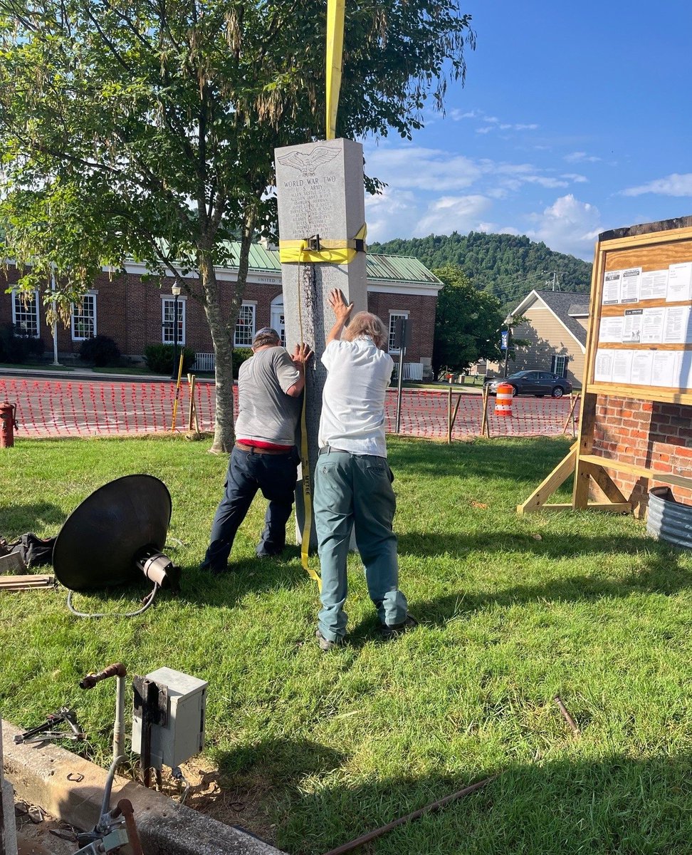 midstate_const's tweet image. The first step is underway in the revitalization of historic Livingston Square. safely removing key monuments to protect and preserve them throughout construction. We’re proud to be part of this exciting transformation! #MidStateConstruction #Livingston