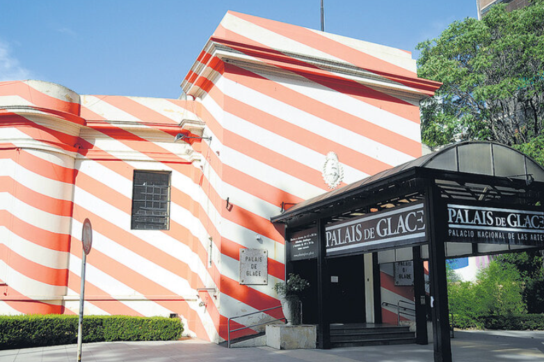AguanteCerebro's tweet photo. El PRO destruye todo lo que toca.
Ocurrió con el Centro Cultural Recoleta y con el Palais de Glace. 
Ahora, van por Caminito. https://t.co/6mtuf4glAK