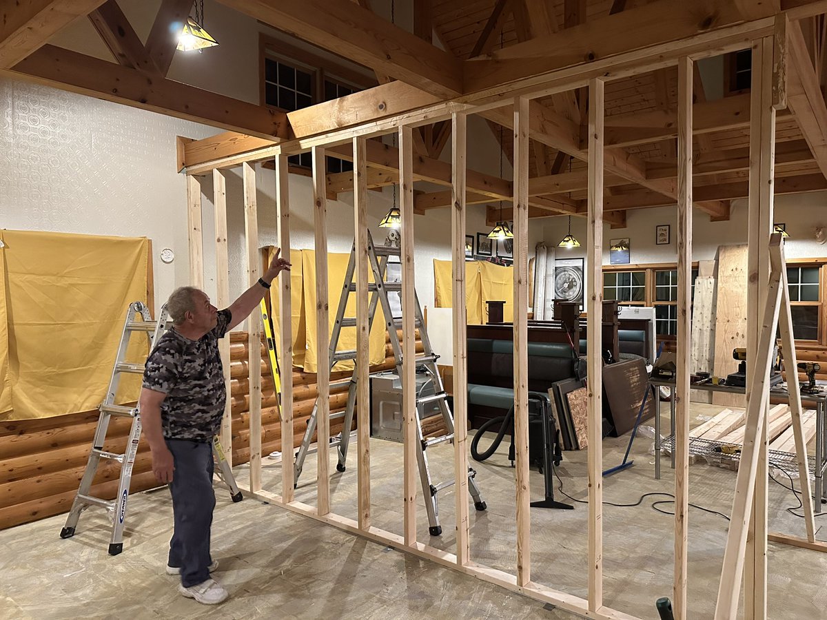 My father-in-law is a stud building master.

First new wall for our bedroom.😁