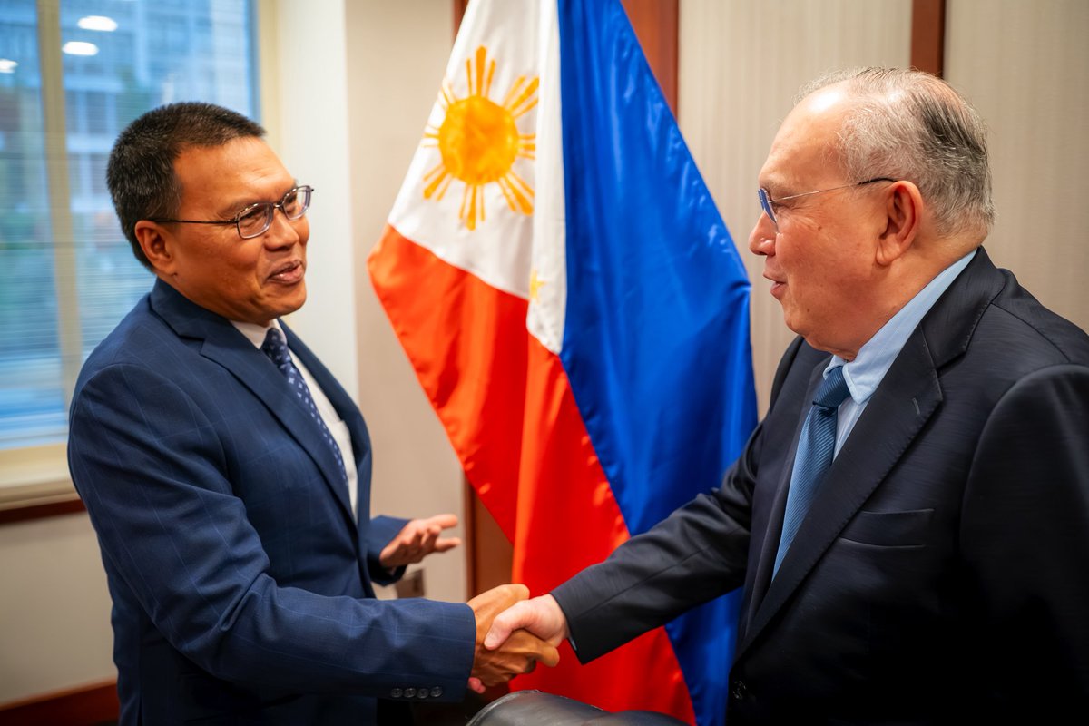 Warmly welcoming the new Malaysian Amb. Muhammad Shahrul Ikram Yaakob, who served in DC before and was Director-General of ASEAN-Malaysia for their 2015 chairship. He will fit right in with our ASEAN circle here and I look forward to working closely with him <a href="/MYembassyWDC/">Embassy of Malaysia, Washington, D.C.</a> 🇵🇭🇲🇾