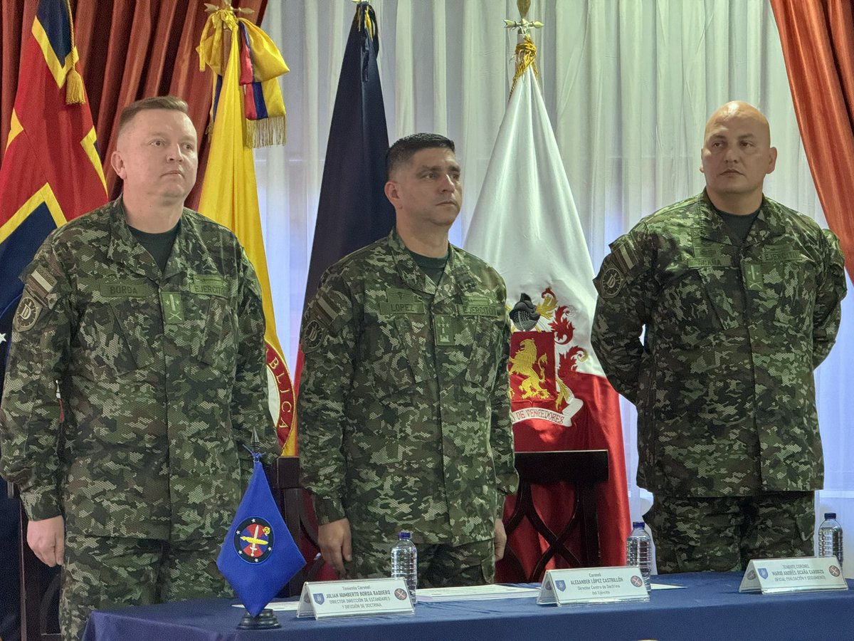 ejercito_cedoc's tweet photo. #AEstaHora | Más de 100 militares de diferentes unidades del país, culminan satisfactoriamente el curso «Desarrolladores de Doctrina», fortaleciendo sus conocimientos en pro del cumplimiento de la misión. 

Por espacio de cuatro días recibieron capacitaciones por parte de expertos y autores de publicaciones doctrinales, hoja de ruta en las operaciones militares. 

#EducaciónMilitar