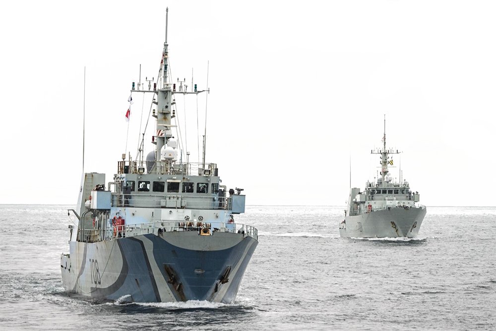 CGExec's tweet image. The Royal Canadian Navy is retiring its Kingston-class vessels as part of its fleet modernization. Read how this transition will strengthen operations while maintaining excellence. F #RoyalCanadianNavy #FleetModernization

canadiangovernmentexecutive.ca/royal-canadian…