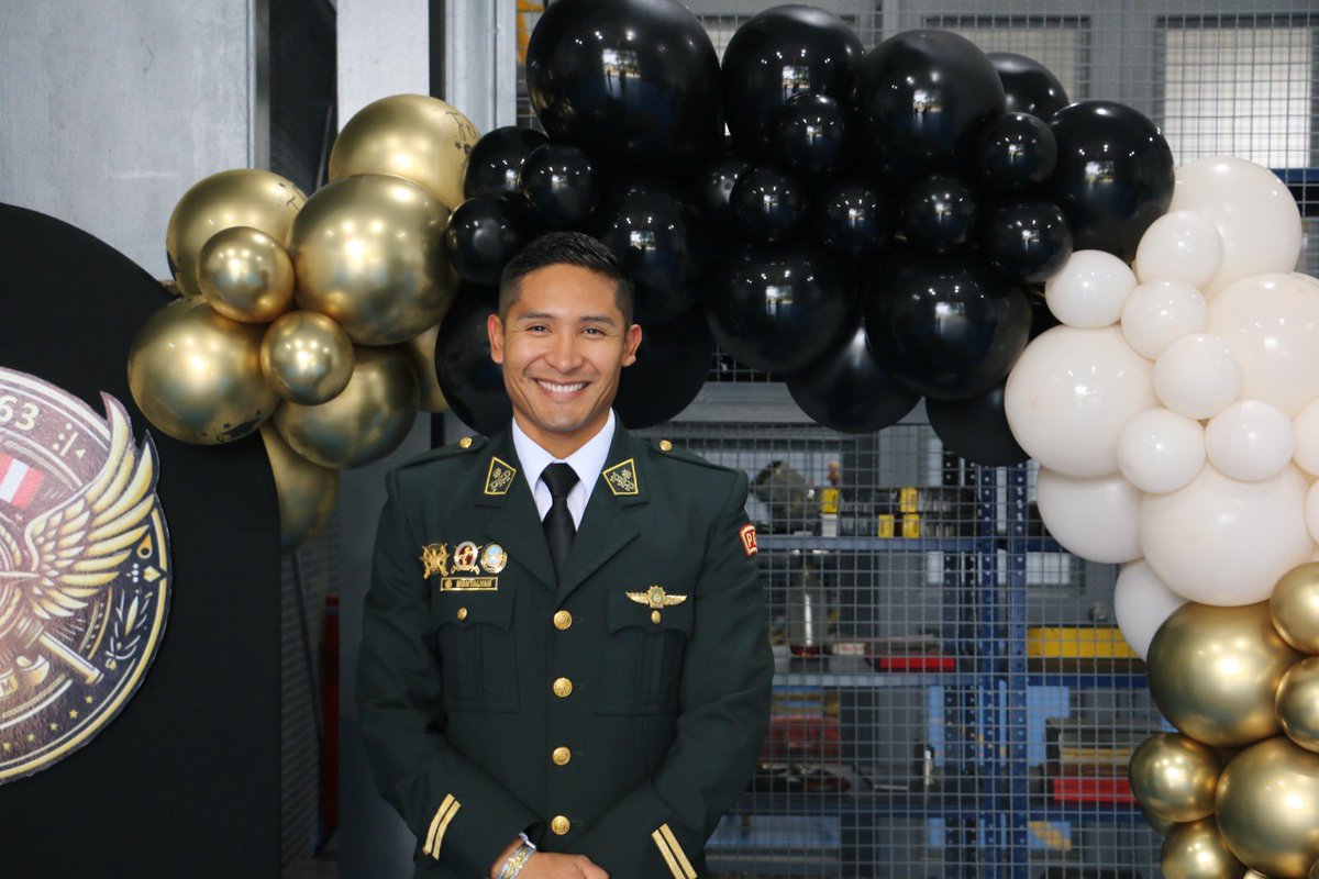 EducacionPonal's tweet image. 🚁🎓 ¡Orgullo en las alturas!

La Dirección de Educación, a través de la Escuela de Aviación Policial, celebra la graduación de seis oficiales de la @PoliciaPeru 🇵🇪, quienes culminaron con éxito el Curso Internacional de Piloto Policial.🇨🇴🤝🌎

#EducaciónPolicial #Pilotos #DIEPO