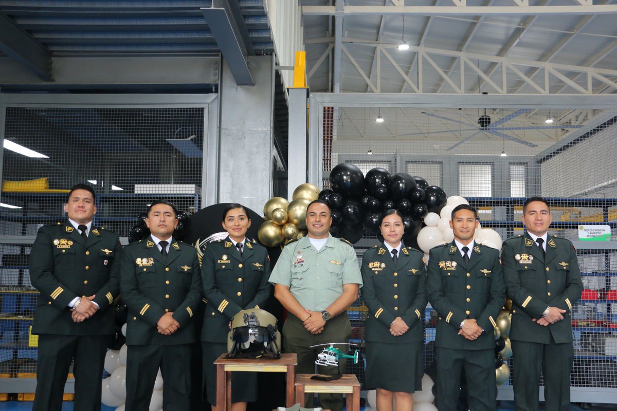 EducacionPonal's tweet image. 🚁🎓 ¡Orgullo en las alturas!

La Dirección de Educación, a través de la Escuela de Aviación Policial, celebra la graduación de seis oficiales de la @PoliciaPeru 🇵🇪, quienes culminaron con éxito el Curso Internacional de Piloto Policial.🇨🇴🤝🌎

#EducaciónPolicial #Pilotos #DIEPO
