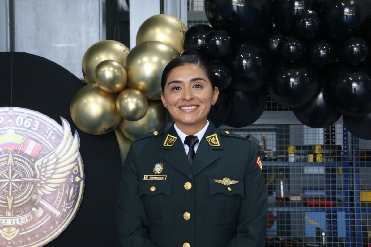 EducacionPonal's tweet image. 🚁🎓 ¡Orgullo en las alturas!

La Dirección de Educación, a través de la Escuela de Aviación Policial, celebra la graduación de seis oficiales de la @PoliciaPeru 🇵🇪, quienes culminaron con éxito el Curso Internacional de Piloto Policial.🇨🇴🤝🌎

#EducaciónPolicial #Pilotos #DIEPO