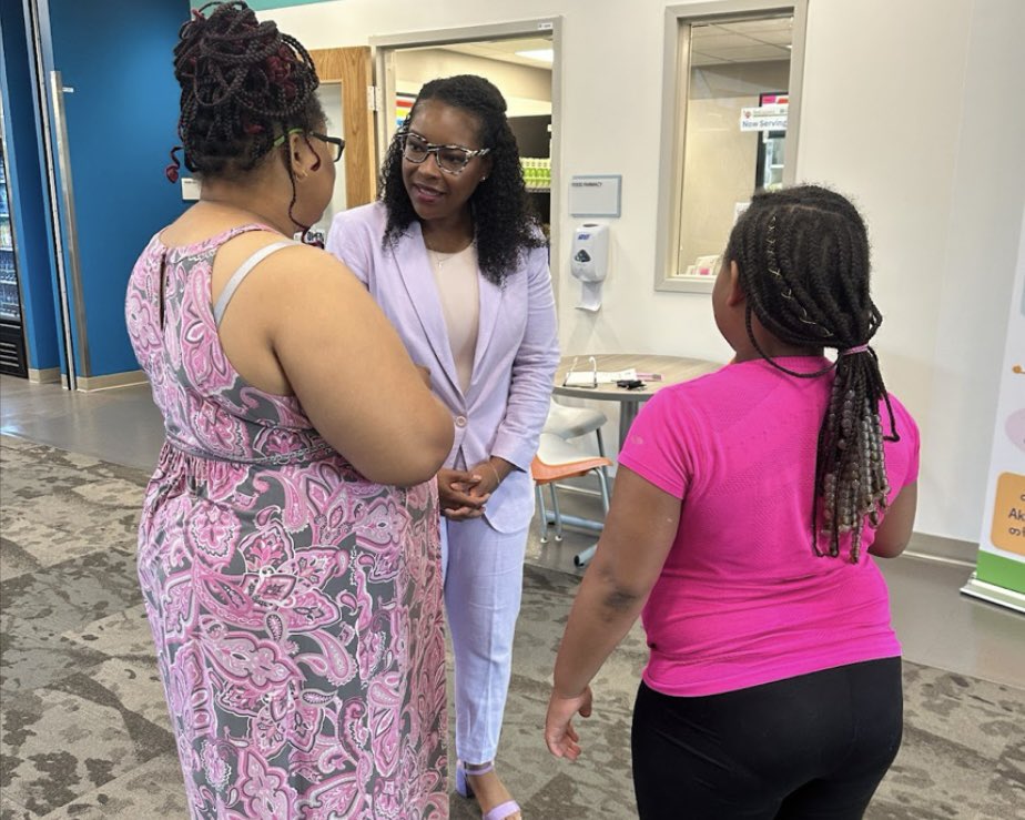 Rep. Sykes was honored to welcome her Bipartisan Women’s Caucus Co-Chair <a href="/RepMonicaDLC/">Rep. Monica De La Cruz</a> to #OH13 to visit the <a href="/AkronChildrens/">Akron Children's</a> Food Pharmacy and the First Ladies Library and Museum.