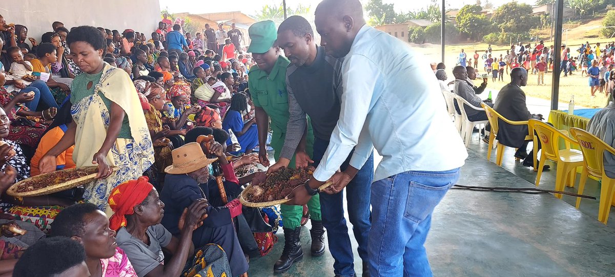 #Umuganura2025 
None kuwa 1/8/2025 mu midugudu yose y' umurenge wa #Gikomero  hizihijwe umunsi w' Umuganura. ku rwego rw' umurenge wabereye mu kagari ka Munini umudugudu wa Rudakabukirwa , n'umunsi waranzwe n'ubusabane, ndetse no kwitura muri gahunda Girinka munyarwanda.