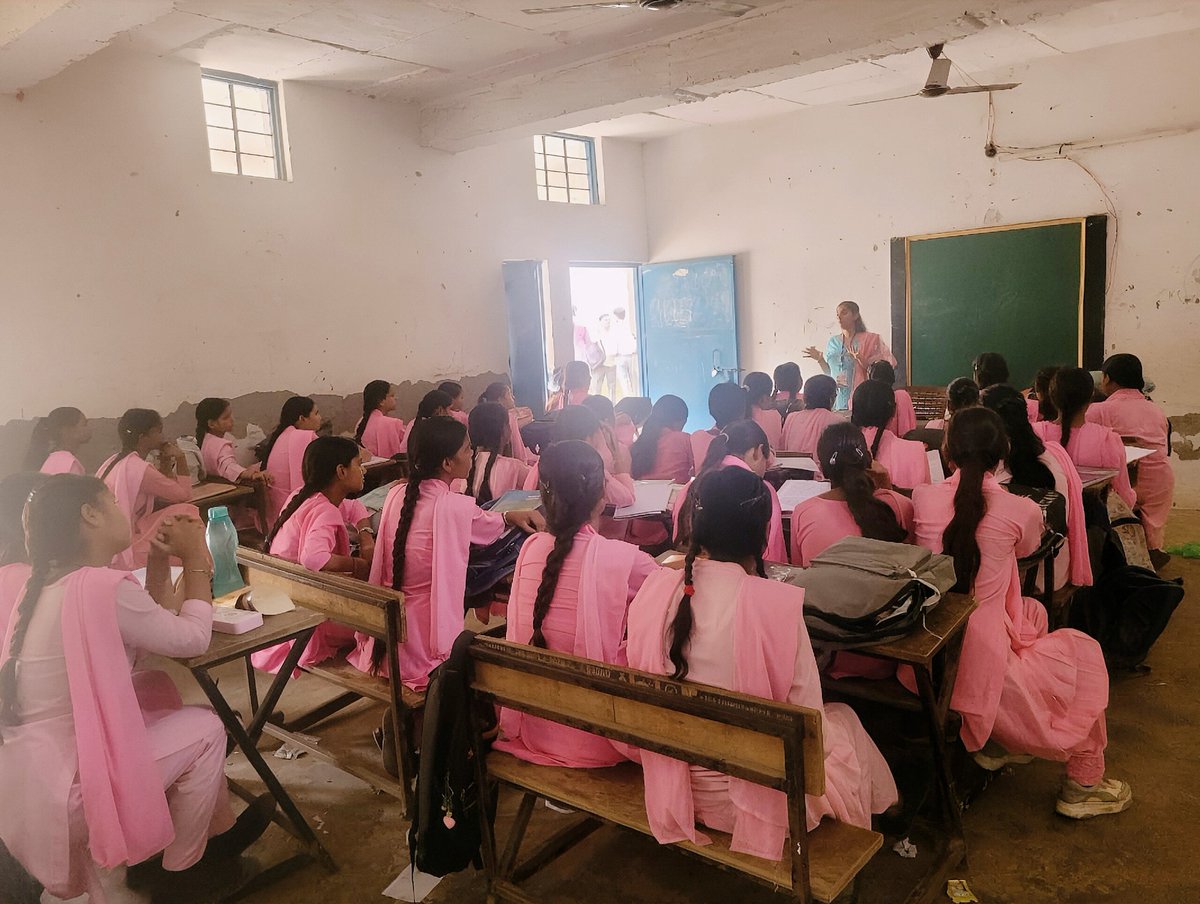 HaryanaAbvp's tweet photo. 📍 जिला फरीदाबाद | सदस्यता अभियान

अखिल भारतीय विद्यार्थी परिषद जिला फरीदाबाद इकाई ने 'विद्यालय सदस्यता' अभियान के तहत विभिन्न विद्यालयों में सदस्यता अभियान चलाकर विद्यार्थियों की सदस्यता की।

#JoinABVPHr #HaryanaAbvp #MembershipDrive2025 https://t.co/pZ2hBCcLzK
