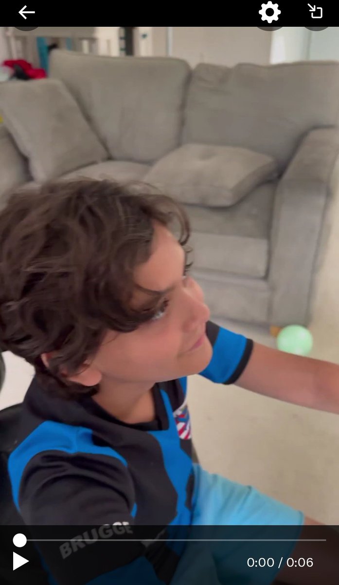 JeetAmongUs's tweet photo. This guy farmed a coin @jaydegods  using his connection and his son. HAHAHAHAH he is such a good father. Scamming people using the hype of your innocent son is brilliant btw. If you want to see the full video, just stalk him. https://t.co/4ADjCzVlL4
