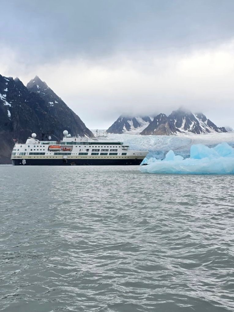 Halfway through her Svalbard circumnavigation with HX Expeditions, our Adventure Specialist Lizzy has already seen glaciers, reindeer, huskies, walruses &amp; even a polar bear with cubs at the bow of her ship! ❄️🐻‍❄️

📸 See highlights from this incredible Arctic adventure!