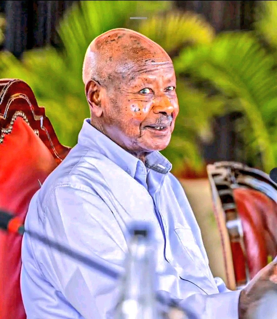 Museveni took over from his predecessor claiming to be the “New” he accused his predecessor of being a dictator, corrupt and incompetent… decades later, he is worse and is intending to be the life president of Uganda 🇺🇬! He is all those things he critiqued!
