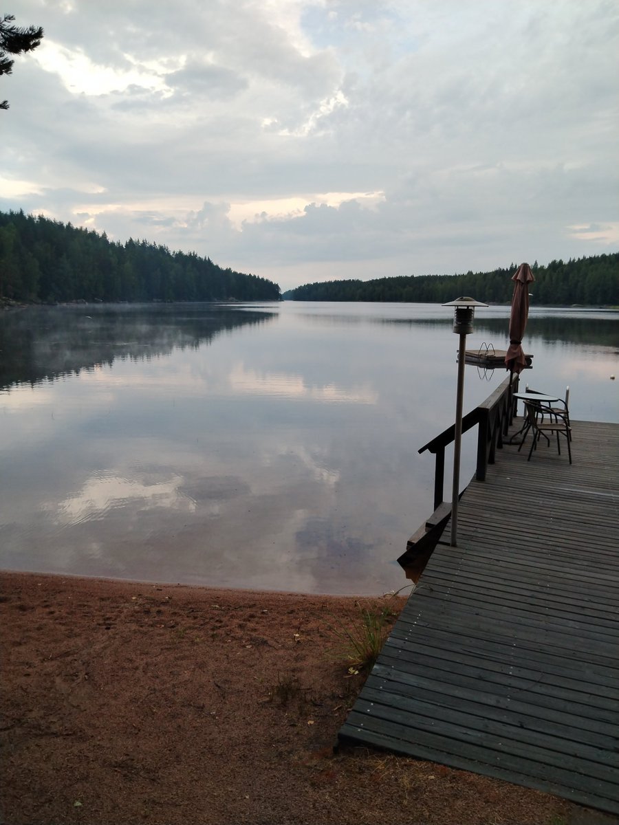 Tää kesä, ja erityisesti heinäkuu on tuntunu kyl yheltä grindilta. Vaikka aikaa on pääasiassa vietetty itelle tärkeissä hommissa, niin välillä on ihan hyvä myös vaan olla. Viikonloppu lepiä ystävien kanssa, että jaksaa myös syksyn vääntää menemään 🤌.